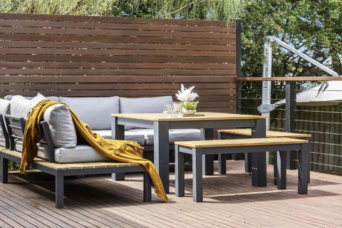 All Decked Out - Beach Retreat In Central Blairgowrie - Accommodation Main Beach 2