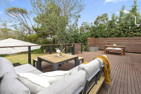 All Decked Out - Beach Retreat In Central Blairgowrie - Accommodation Main Beach 1