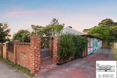 All Decked Out, Fremantle - Accommodation Main Beach 3