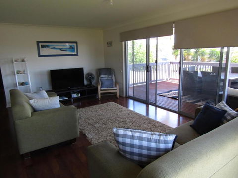 All Decked Out In Turton - Accommodation Main Beach 3