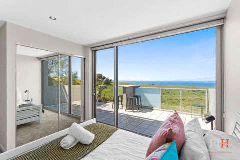 All The Views 2 Bedroom App San Remo - Accommodation Main Beach 0