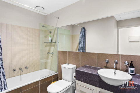 All The Views 2 Bedroom App San Remo - Accommodation Main Beach 3