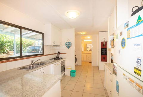 Allamanda Cottage - Close To Beach - Pet Friendly - Accommodation Main Beach 2