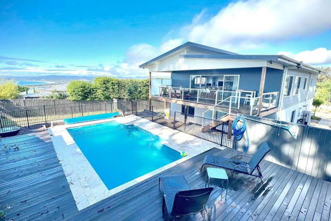Allawah - 5 Bedroom Luxury Home With A Pool - Accommodation Main Beach 0