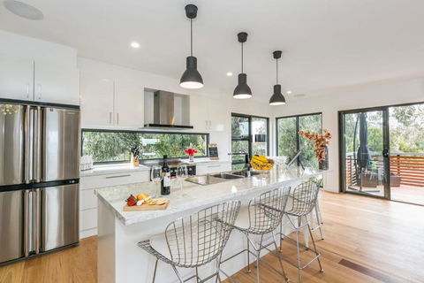 Allawah - Accommodation Main Beach 4