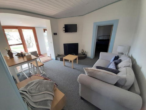 Alloway Bank - Accommodation Main Beach 3