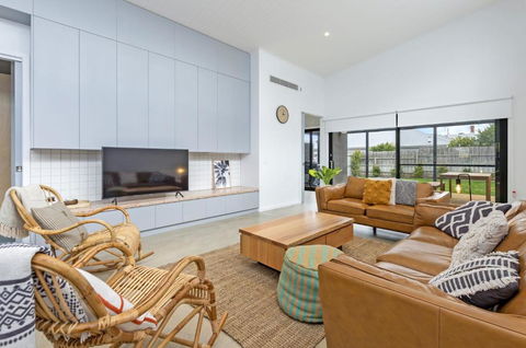 Allure - Accommodation Main Beach 2