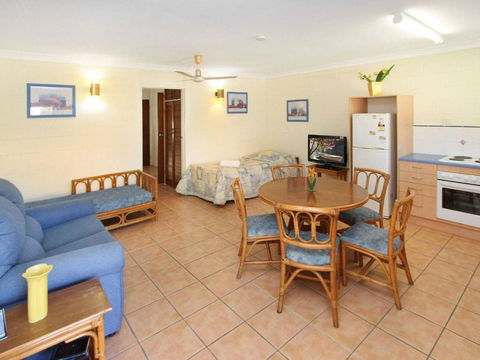 Alma Bay Holiday Unit 1 - Accommodation Main Beach 4