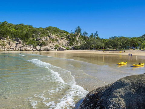 Alma Bay Holiday Unit 2 - Accommodation Main Beach 1