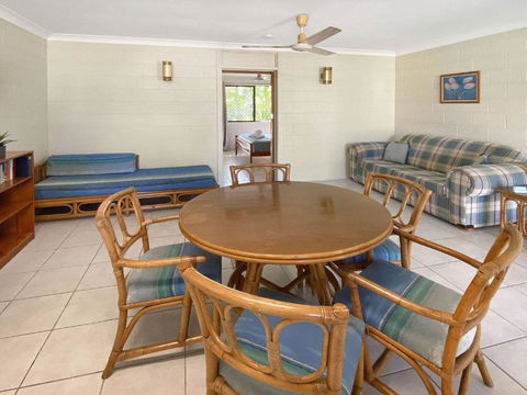 Alma Bay Holiday Unit 2 - Accommodation Main Beach 3