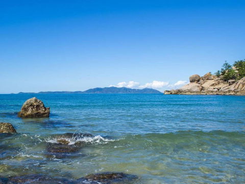 Alma Bay Holiday Unit 4 - Accommodation Main Beach 3