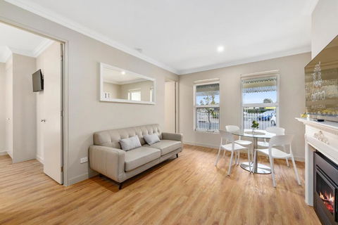 Aloha Central Luxury Accommodation - Accommodation Main Beach 3