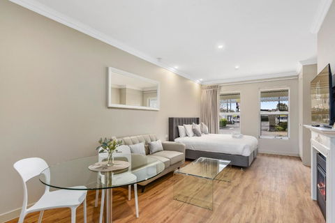 Aloha Central Luxury Accommodation - Accommodation Main Beach 0