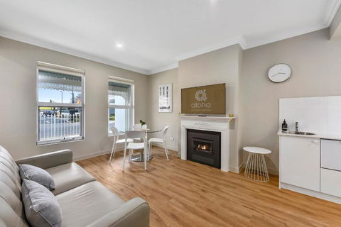 Aloha Central Luxury Accommodation - Accommodation Main Beach 2