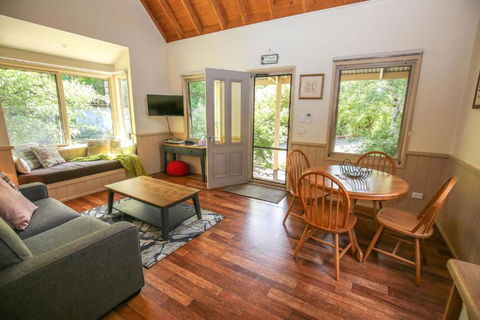 Alpine Arnica Cottage 2 - Accommodation Main Beach 0