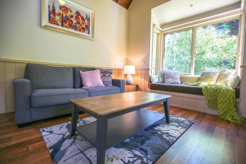 Alpine Arnica Cottage 2 - Accommodation Main Beach 1