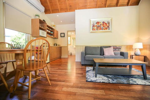 Alpine Arnica Cottage 2 - Accommodation Main Beach 2