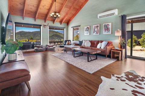 Alpine Twin Heights - Accommodation Main Beach 0