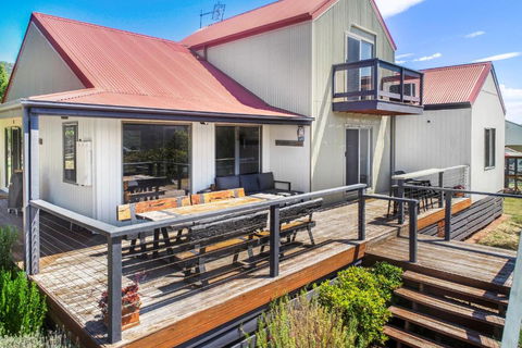 Alpine Twin Heights - Accommodation Main Beach 2