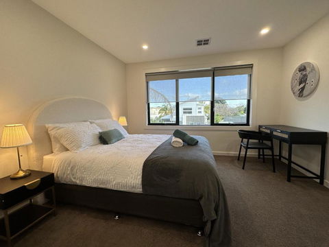 Altona Entire 3 Bedrooms House - Accommodation Main Beach 0