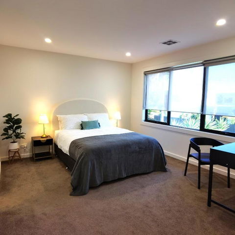 Altona Entire 3 Bedrooms House - Accommodation Main Beach 1