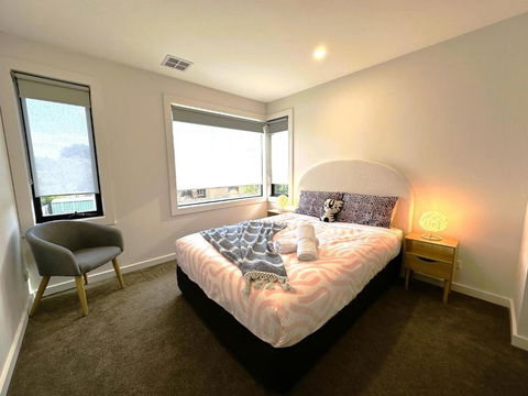 Altona Entire 3 Bedrooms House - Accommodation Main Beach 3