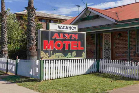 Alyn Motel - Accommodation Main Beach 0