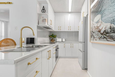 Amalfi On Alex: Seaside 2 Bedroom Retreat - Accommodation Main Beach 3