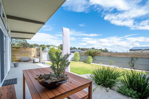 Amaroo 1 - Freycinet Holiday Houses - Accommodation Main Beach 3
