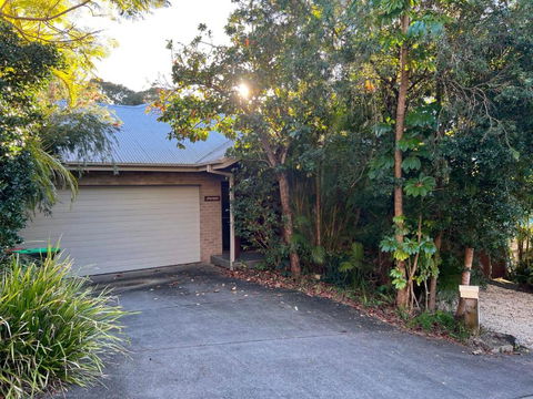 Amaroo - Bring Your Own Linen - Accommodation Main Beach 1