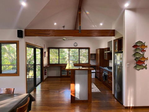 Amaroo - Bring Your Own Linen - Accommodation Main Beach 4