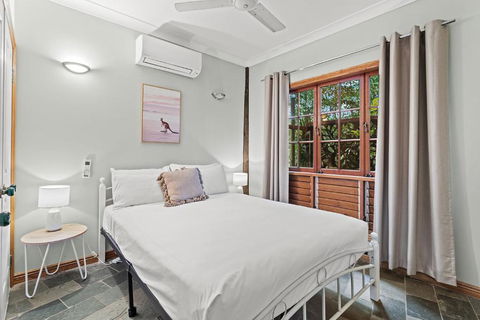 Amaroo On Airlie - Accommodation Main Beach 4