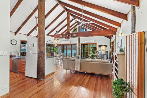Amaroo On Airlie - Accommodation Main Beach 1
