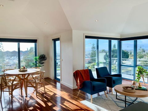 Amazing Beachfront & City Views 2 Bed 2 Bathroom - Accommodation Main Beach 2