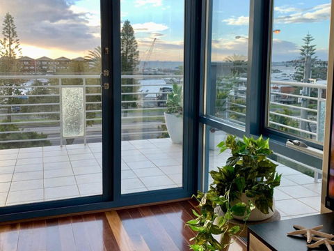 Amazing Beachfront & City Views 2 Bed 2 Bathroom - Accommodation Main Beach 4