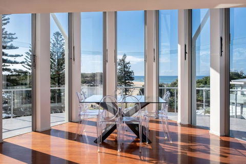Amazing Currimundi Lakefront Ocean Penthouse - Accommodation Main Beach 0