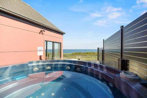 Amazing Views By Ready Set Stay - Accommodation Main Beach 2