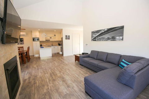 Amber Mist Villa - One - Accommodation Main Beach 2