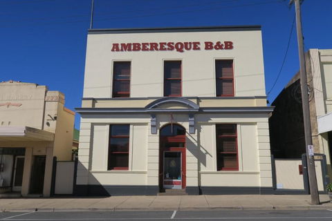 Amberesque B&B - Accommodation Main Beach 0