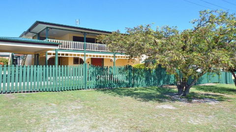 Amberlee House - Bring Your Own Linen - Accommodation Main Beach 1