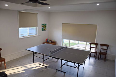 Amberlee House - Bring Your Own Linen - Accommodation Main Beach 2