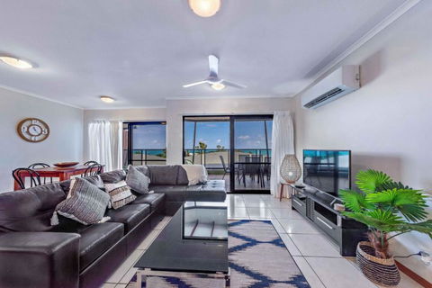 Ambience Of Airlie - Airlie Beach - Accommodation Main Beach 1