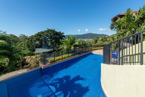 Ambience Of Airlie - Airlie Beach - Accommodation Main Beach 4