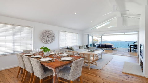 Ambleside By The Sea - Wifi Available - Accommodation Main Beach 3
