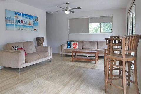 AMITY BEACHHOUSE - Accommodation Main Beach 3