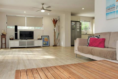 AMITY BEACHHOUSE - Accommodation Main Beach 4