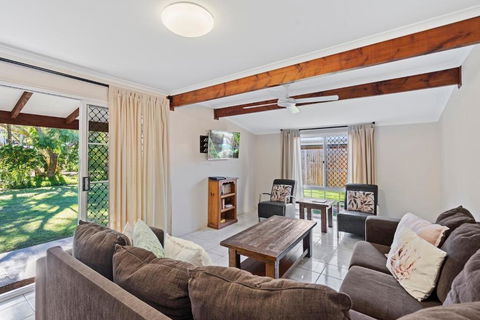 Amity Oasis - Accommodation Main Beach 3