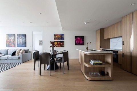 An Astonishing 3BR Apt At Sapphire By The Gardens - Accommodation Main Beach 3