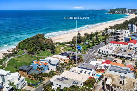 An Oasis By The Beach With Ocean Views Daybed BBQ - Accommodation Main Beach 2