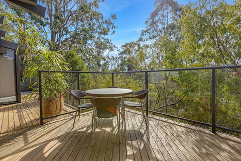 Anchorage Views - Accommodation Main Beach 2